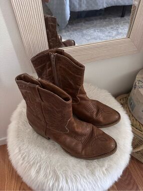 Cowgirl Boots Coconuts by Matisse